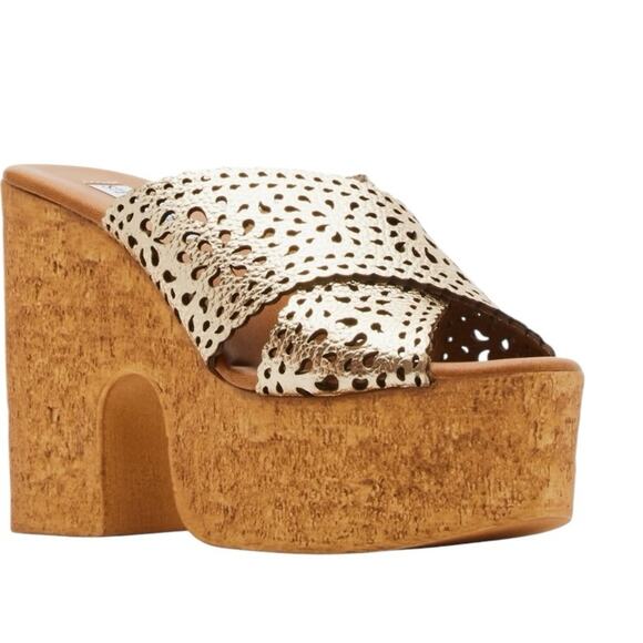 Steve Madden Shoes - Steve Madden Leather Lining Gold Platform Wedge Sandals NWTs NIB size 8